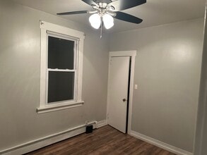 20 E Henry St, Unit 1 in Linden, NJ - Foto de edificio - Building Photo