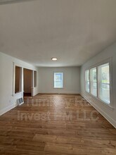 19 N May St in Aurora, IL - Building Photo - Building Photo