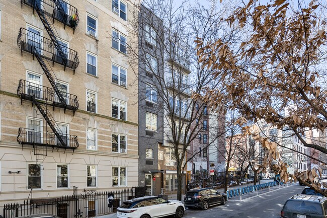 70 W 107th St in New York, NY - Building Photo - Building Photo