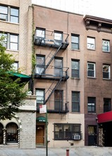 317 W 48th St in New York, NY - Building Photo - Building Photo