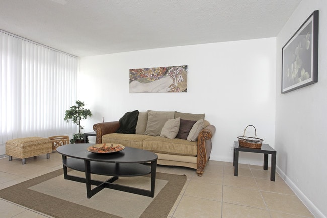 The Oasis by RAM Apartments in Oakland Park, FL - Foto de edificio - Interior Photo
