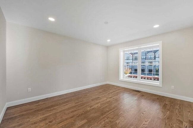 20 Zazzetti St, Unit 1 in Waldwick, NJ - Foto de edificio - Building Photo