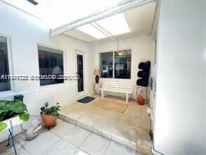 1070 N Shore Dr in Miami Beach, FL - Building Photo - Building Photo