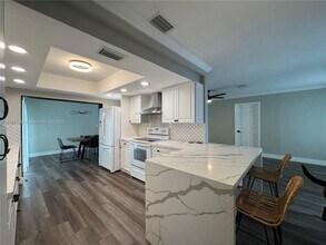 2631 NW 94th Ave in Sunrise, FL - Building Photo - Building Photo