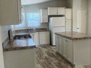 415 N Akers St in Visalia, CA - Building Photo - Building Photo