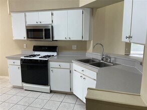 1212 Crimson Clover Ln in Zephyrhills, FL - Building Photo - Building Photo