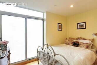 24 Henry St in New York, NY - Building Photo - Building Photo