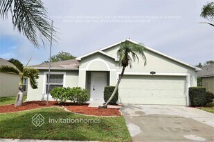 2414 Bayhill Dr in Melbourne, FL - Building Photo