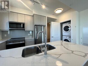 15 Watergarden Dr in Mississauga, ON - Building Photo - Building Photo