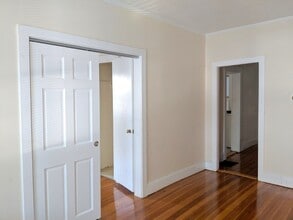 25 Knapp St, Unit 1 in Somerville, MA - Foto de edificio - Building Photo