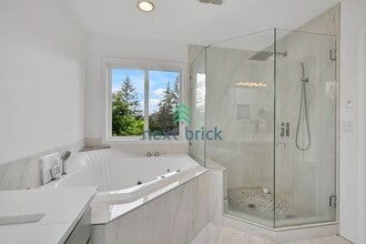 11815 106th Ave NE in Kirkland, WA - Building Photo - Building Photo