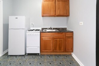 5710 N Winthrop Ave in Chicago, IL - Building Photo - Building Photo