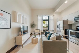 One Eleven Greenwood in Tulsa, OK - Foto de edificio - Building Photo