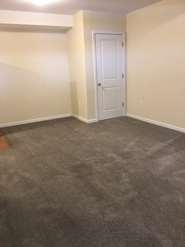 1600 Military St, Unit A12 in Port Huron, MI - Foto de edificio - Building Photo