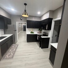 1003 E 9th St in Pittsburg, KS - Building Photo - Building Photo