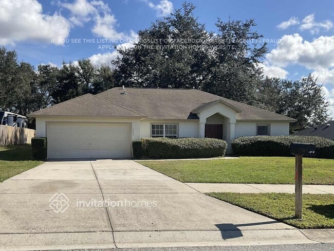 property at 1047 Lakeview Oaks Dr