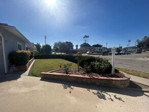 1670 Cardigan Ave in Ventura, CA - Foto de edificio - Building Photo