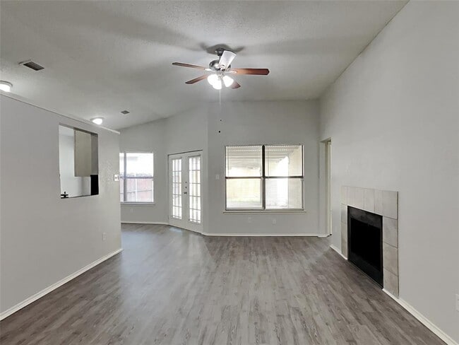 1201 Hilburn Ct in Irving, TX - Building Photo - Building Photo