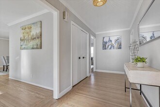 630 Darrell Rd in Hillsborough, CA - Building Photo - Building Photo