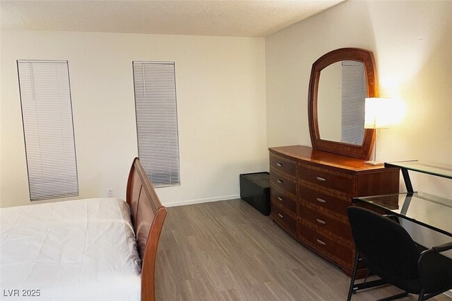 4650 Koval Ln in Las Vegas, NV - Building Photo - Building Photo