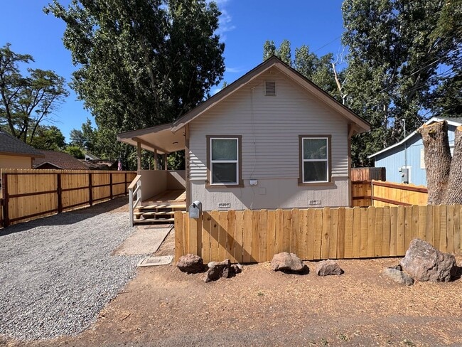 1412 Cornell St in Susanville, CA - Building Photo - Building Photo