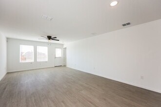 10016 Mather Way in Converse, TX - Building Photo - Building Photo