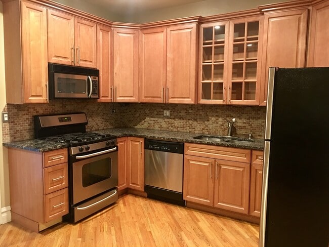 2040 W McLean Ave
