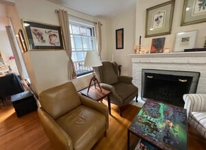 1471 Beacon St, Unit 2 in Brookline, MA - Foto de edificio - Building Photo
