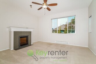 2800 SW Bataan St in Seattle, WA - Building Photo - Building Photo