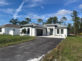 2930 37th Ave NE in Naples, FL - Building Photo