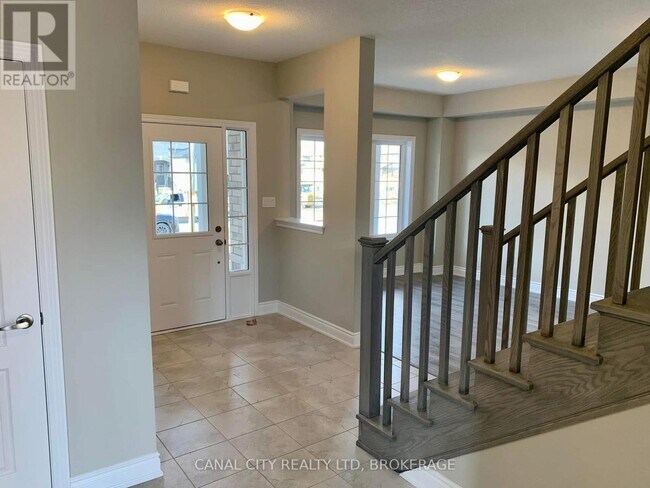 10 Venture Way in Thorold, ON - Building Photo - Building Photo