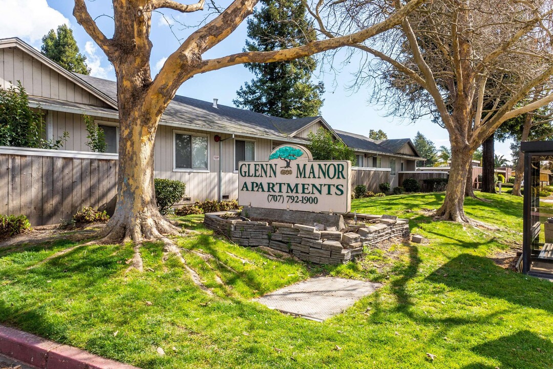 Glenn Manor in Rohnert Park, CA - Foto de edificio