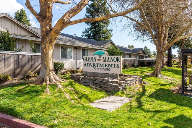 Glenn Manor