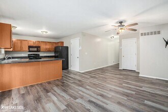 257 Tucker St in Pontiac, MI - Building Photo - Building Photo