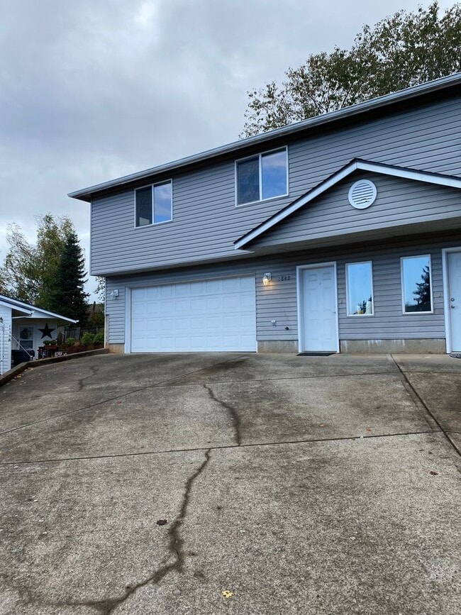 property at 1845 Skyline Ct S