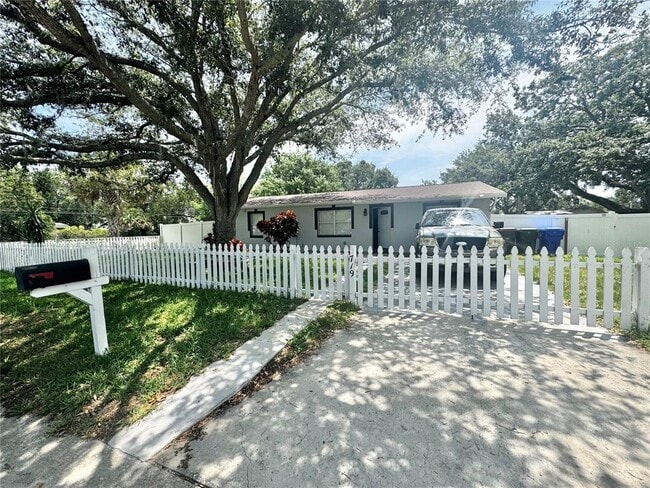 property at 719 N Lavon Ave