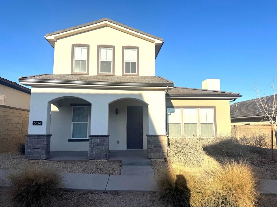 5654 S Adobe Sun Dr in Saint George, UT - Building Photo