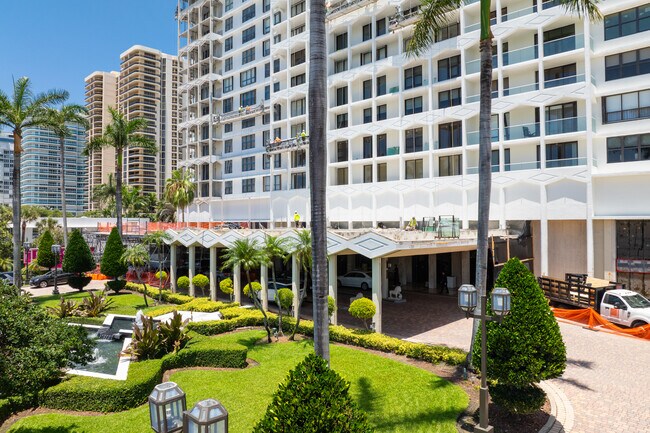 The Balmoral Condos in Miami Beach, FL - Building Photo - Building Photo