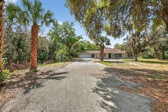 11426 Palmetto Dr in Tavares, FL - Building Photo - Building Photo