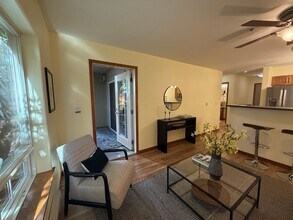 3015 SW Avalon Way in Seattle, WA - Building Photo - Building Photo