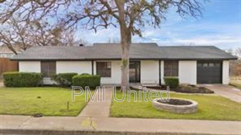 218 E 7th St in Weatherford, TX - Foto de edificio