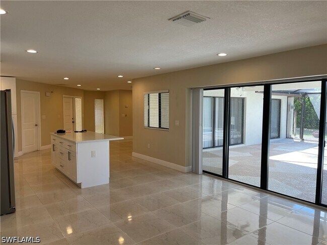 255 Pine Valley Cir in Naples, FL - Building Photo - Building Photo