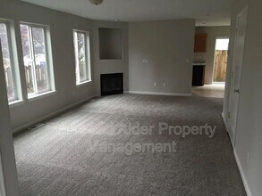 7006 SE 72nd Ave in Portland, OR - Building Photo - Building Photo