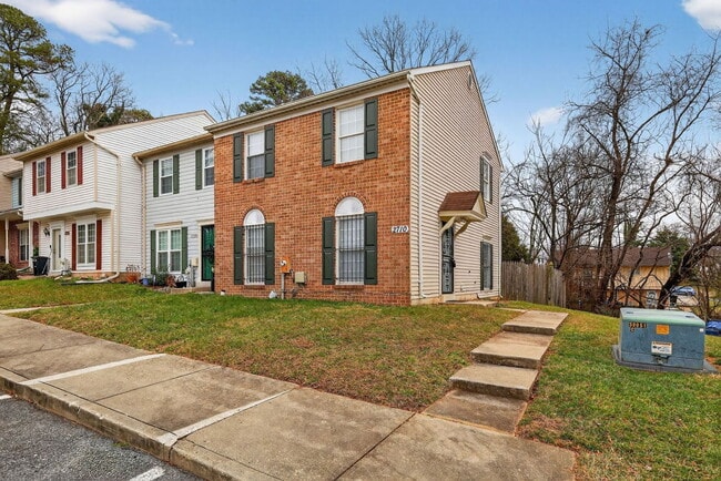 property at 2710 Red Oak Ln