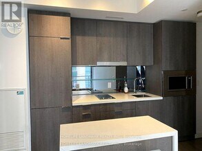 215-1215 Queen St W in Toronto, ON - Building Photo - Building Photo
