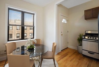 3726 N Pine Grove Ave, Unit E1 in Chicago, IL - Building Photo - Building Photo