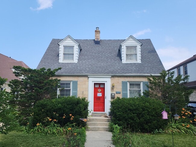 4248 S Pine Ave in Milwaukee, WI - Building Photo - Building Photo