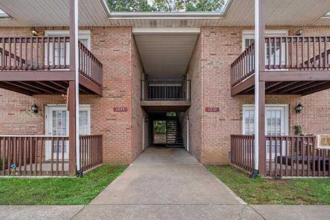 1239 Parkway Pl in Clarksville, TN - Building Photo - Building Photo