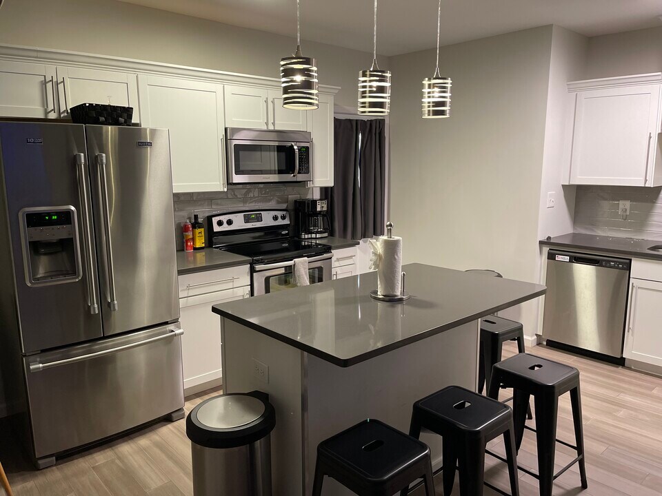 104 Nottingham Ln in Chapel Hill, NC - Building Photo