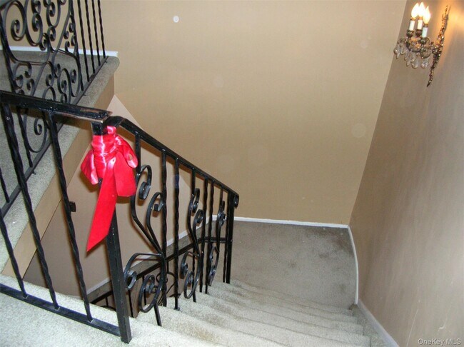 57-04 Cloverdale Blvd in Queens, NY - Building Photo - Building Photo